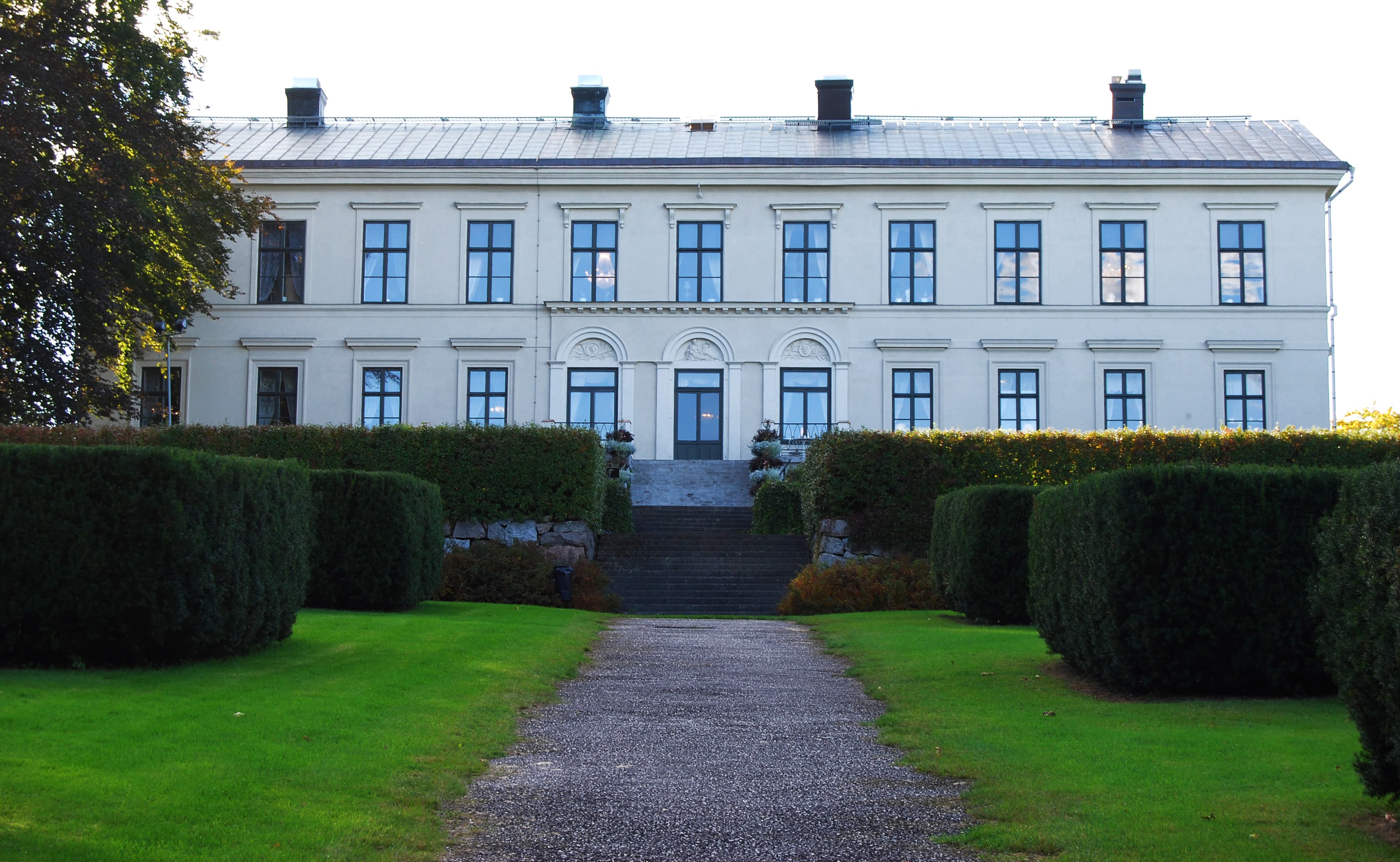 Karlslunds herrgård med trädgård