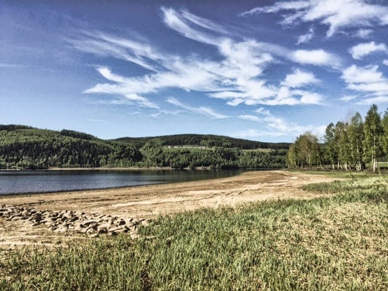 Avskilt stort hus vid sjön Rottnen